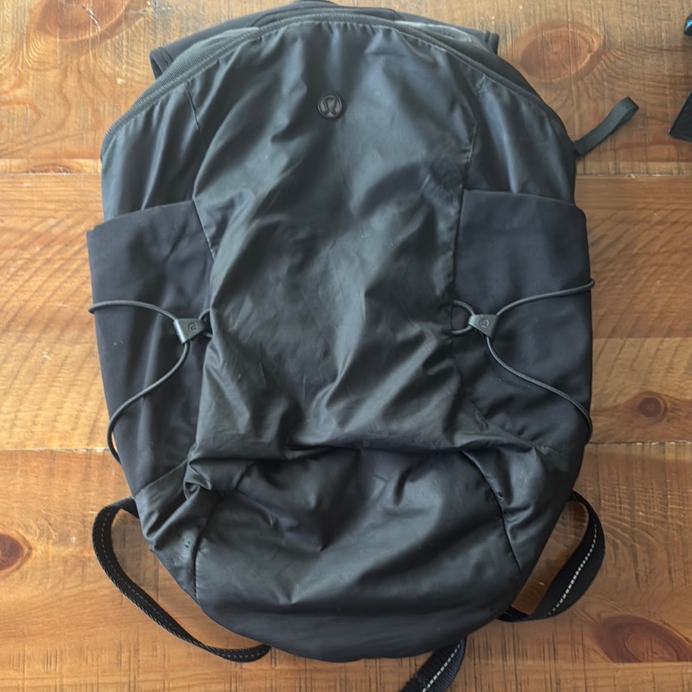 Like new - Lululemon Run All Day Backpack